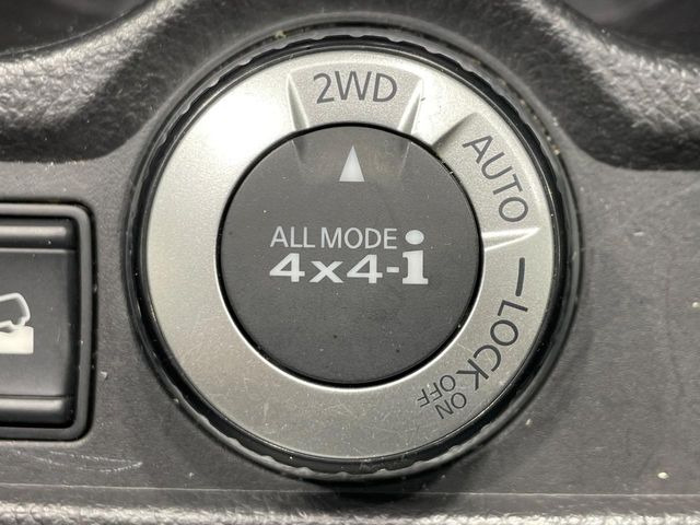 �y�I�[�����[�h4&times;4�z2WD/4WD���[�h����y�ɐ؂�ւ��\�B�R��d����2WD�A�X�^�b�N���ɖ𗧂�LOCK�AAUTO���[�h�ł�4WD�̔z���������Œ������A�H�ʏ󋵂��킸���肵��������T�|�[�g�B