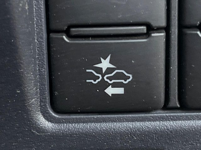 �y�g���^�Z�[�t�e�B�Z���X�z���s���ɑO���̎ԗ�����F�����A�Փ˂������Ȏ��͌x��ƃu���[�L�ŏՓˉ���Ɣ�Q�y�����A�V�X�g�B�����S�Ƀh���C�u�����y���݂��������܂��B