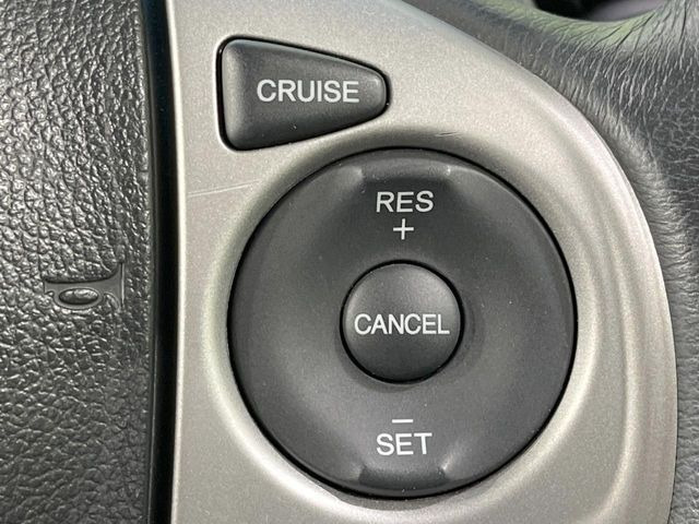 【クルーズコントロール】高速道路もラクラク走行。アクセルを離しても一定速度で走行ができ、長距離運転時の負担を軽減!加速・減速も簡単なスイッチ操作で調整できます。