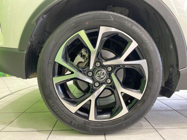 �y����18�C���`�A���~�z�C�[���z�O�ςɃ}�b�`���������A���~�z�C�[���𑕒����Ă���܂��B�e��ЊO�A���~�z�C�[����A�X�^�b�h���X�^�C�����戵�����Ă���܂��B���񂲑��k����������