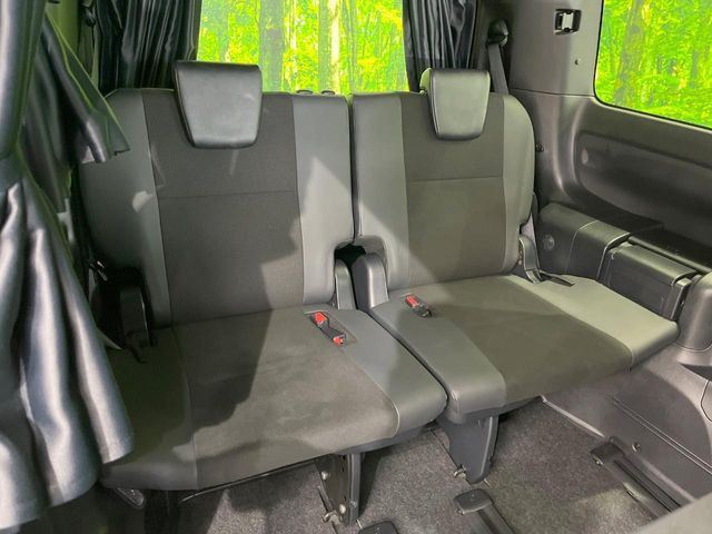 3列目シートはもちろん状態良好☆大人でもゆったりと座って頂けますので、大人数でのお出かけもラクラクです♪ご家族で、気の知れた仲間で、ドライブに行くのが楽しみですね♪