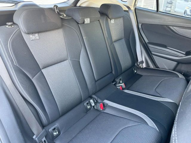 後部座席も気になるようなキズ・汚れやへたり等、大きなダメージはなく、良好な状態です。