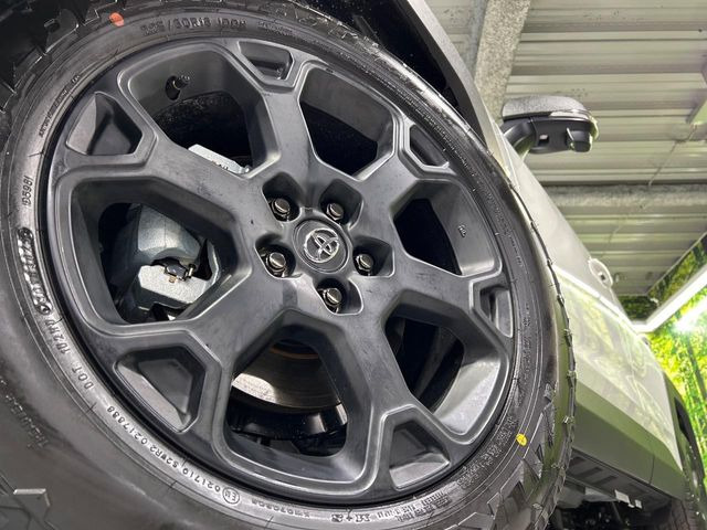 �y����18�C���`�A���~�z�C�[���z�O�ςɃ}�b�`���������A���~�z�C�[���𑕒����Ă���܂��B�e��ЊO�A���~�z�C�[����A�X�^�b�h���X�^�C�����戵�����Ă���܂��B���񂲑��k����������