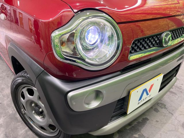 【HIDヘッドライト】非常に明るく前方を照らしてくれるので、悪天候や夜間の走行時も視界良好で安心してお乗りいただけます。