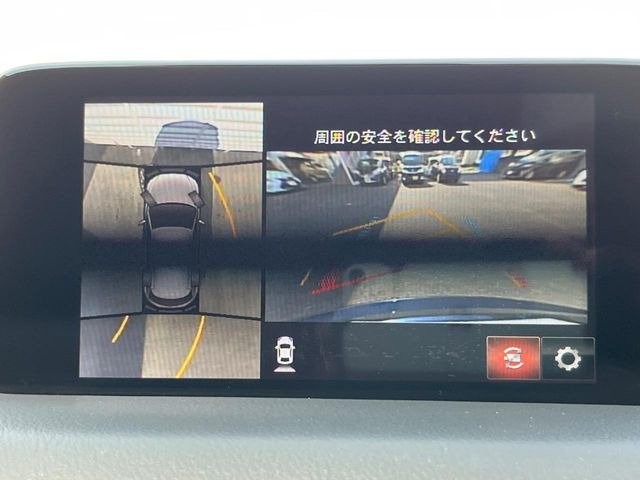 【360°ビューモニター】専用のカメラにより、上から見下ろしたような視点で360度クルマの周囲を確認することができます☆縦列駐車や幅寄せ時に活躍してくれます♪