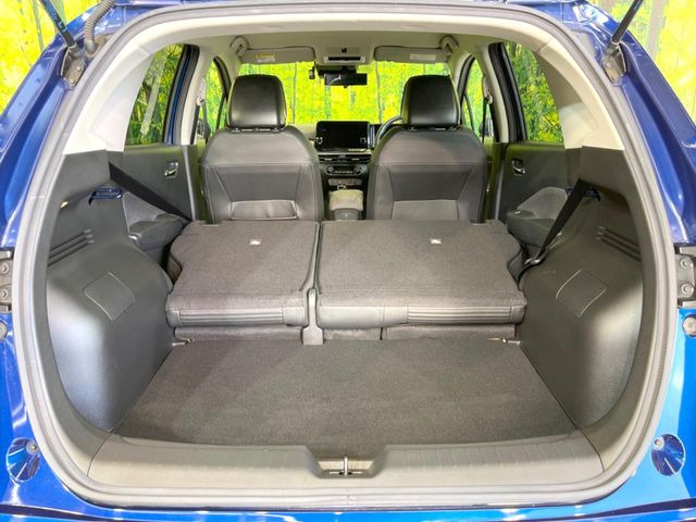 ���i�̂���������ʋ΁A���}���ɏ\���ȉ׎��X�y�[�X���m�ۂ��Ă���܂��B�Z�J���h�V�[�g��|���ƁA�傫�ȉו��̐ύڂ��\�ł���