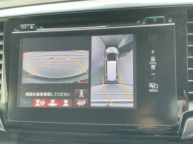 【マルチビューカメラシステム】専用のカメラにより、上から見下ろしたような視点で360度クルマの周囲を確認することができます☆死角部分も確認しやすく、狭い場所での切り返しや駐車もスムーズに行えます。