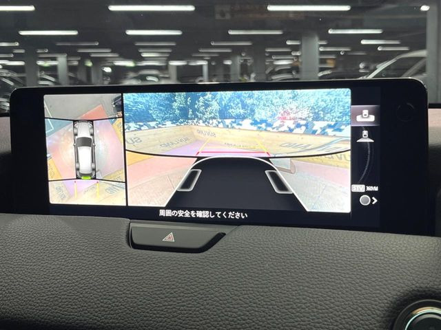 �y360&deg;�r���[���j�^�[�z��p�̃J�����ɂ��A�ォ�猩���낵���悤�Ȏ��_��360�x�N���}�̎��͂��m�F���邱�Ƃ��ł��܂����c�񒓎Ԃ╝�񂹎��Ɋ��􂵂Ă���܂���