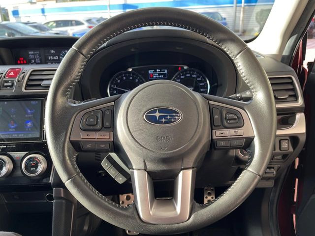 �y�����v�����X�e�A�����O�z�㎿�Ȋv���g�p���邱�ƂŁA��ɂ����������݂ƂĂ��^�]���₷���n���h���ł���