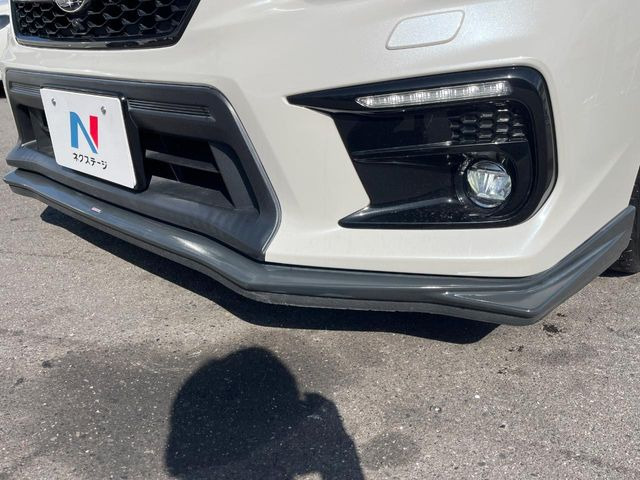 �ySTI�X�^�C���p�b�P�[�W&LED�A�N�Z�T���[���C�i�[�z�t�����g�E�T�C�h�E���A��STI�̃G�A���œ���B�O�ς̃X�|�[�e�B�[�����ۗ������Ă���邾���łȂ��A�������s���̋�̓o�����X���œK�����Ă���܂��B