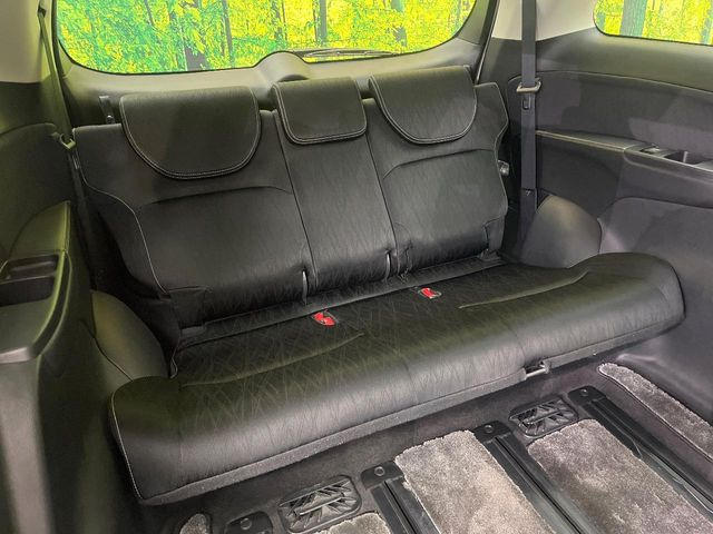 3列目シートはもちろん状態良好☆大人でもゆったりと座って頂けますので、大人数でのお出かけもラクラクです♪ご家族で、気の知れた仲間で、ドライブに行くのが楽しみですね♪