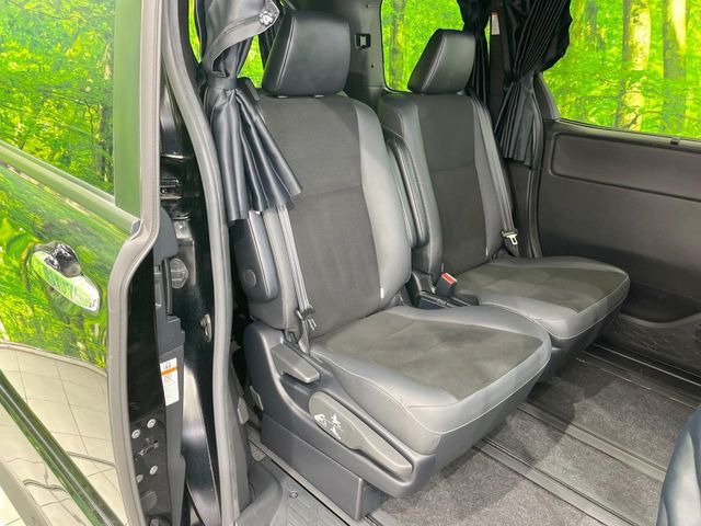 後部座席も気になるようなキズ・汚れやへたり等、大きなダメージはなく、良好な状態です。
