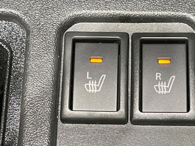 【シートヒーター】寒い日に重宝するシートヒーター!エアコンより早く温まってくれるので寒がりの人も安心ですね♪エアコンの温風は乾燥するから苦手、という方にもをおすすめです。