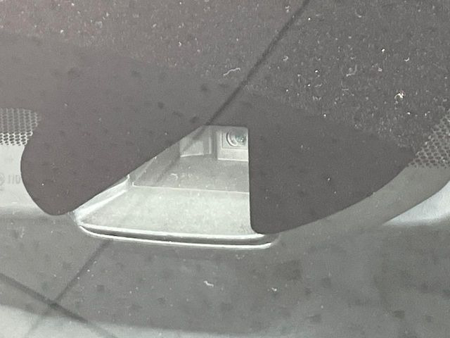 �y�G�}�[�W�F���V�[�u���[�L�z���s���ɑO���̎ԗ�����F�����A�Փ˂������Ȏ��͌x��ƃu���[�L�ŏՓˉ���Ɣ�Q�y�����A�V�X�g�B�����S�Ƀh���C�u�����y���݂��������܂��B