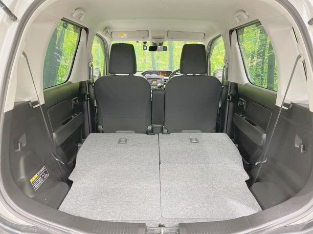 普段のお買い物や通勤、送迎等に十分な荷室スペースを確保しております。セカンドシートを倒すと、大きな荷物の積載も可能です♪