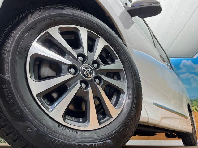 【純正15インチアルミホイール】外観にマッチした純正アルミホイールを装着しております。各種社外アルミホイールや、スタッドレスタイヤも取扱いしております。是非ご相談ください♪