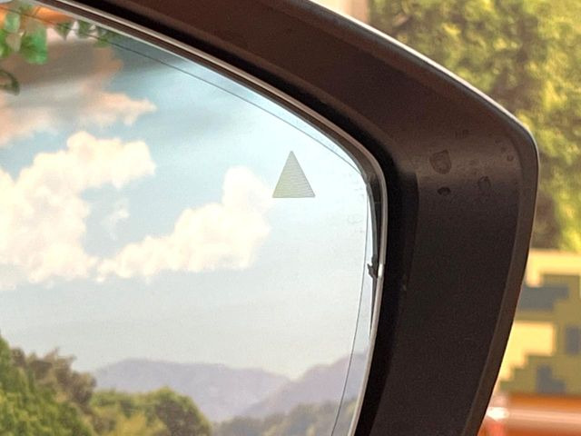 �y�u���C���h�X�|�b�g���j�^�����O�z���s���A�h�A�~���[�̎��p�ɂȂ�₷���ӏ��Ɍ㑱�Ԃ��ڋ߂���ƃT�C�h�~���[�t�߂Ɍx����\���A�h���C�o�[�ɒ��ӊ��N�����Ă���܂��B