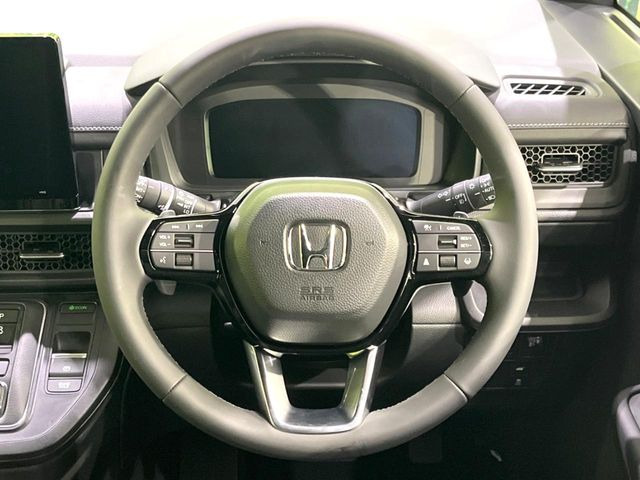 【ステアリングスイッチ】運転中、前方から目線をそらすことなく、オーディオ等の操作が可能な便利機能!安心&快適なドライブを演出してくれます♪