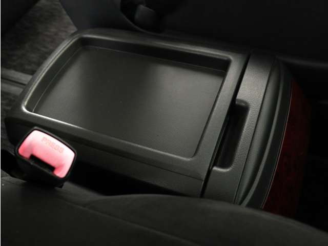 �y�Z���^�[�R���\�[���z�h�����N�z���_�[�ƕ��u�e�[�u��������A�����ɑ�e�ʂ̎��[BOX������!