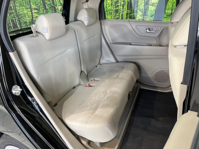 後部座席も気になるようなキズ・汚れやへたり等、大きなダメージはなく、良好な状態です。