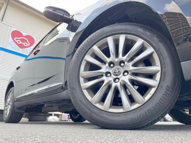 �y����18�C���`�A���~�z�C�[���z�O�ςɃ}�b�`���������A���~�z�C�[���𑕒����Ă���܂��B�e��ЊO�A���~�z�C�[����A�X�^�b�h���X�^�C�����戵�����Ă���܂��B���񂲑��k����������