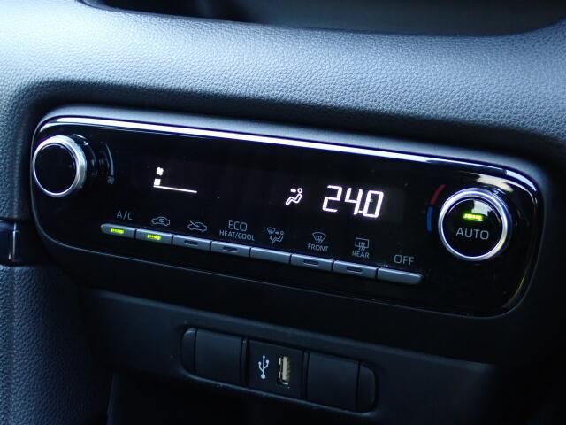 ★オートエアコン装備(^^♪★室温調整も楽々!快適な室温を素早く調整可能です。操作パネルやスイッチも上質で操作性も良好です。