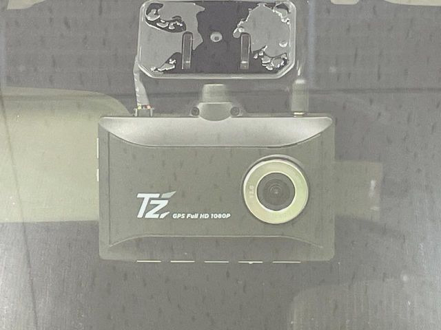 【ドライブレコーダー】安心・安全なカーライフに必須のドライブレコーダーを装備!走行中はもちろん、あおり運転や事故に遭遇した際の状況も映像で記録し、万一のリスクに備えます。