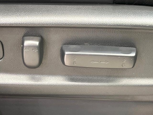 【パワーシート】スイッチ一つで簡単にシートの微調整が可能!電動だから力もいりません!快適なシートポジションにセットして、快適なドライブをお楽しみください。