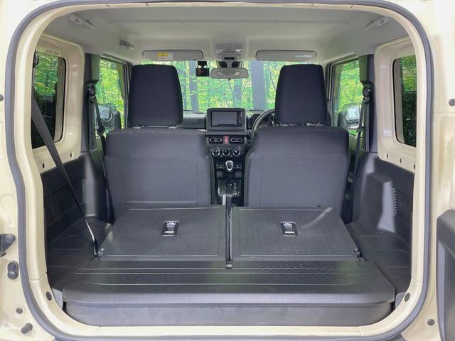 普段のお買い物や通勤、送迎等に十分な荷室スペースを確保しております。セカンドシートを倒すと、大きな荷物の積載も可能です♪