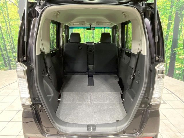 後席を格納すると、これだけの広さが!シーンに合わせたシートアレンジで、大きな荷物も積むことが出来ます♪