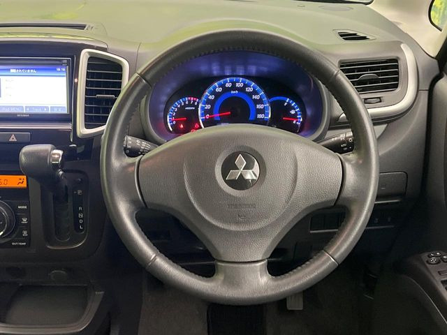 �y�����v�����X�e�A�����O�z�㎿�Ȋv���g�p���邱�ƂŁA��ɂ����������݂ƂĂ��^�]���₷���n���h���ł���