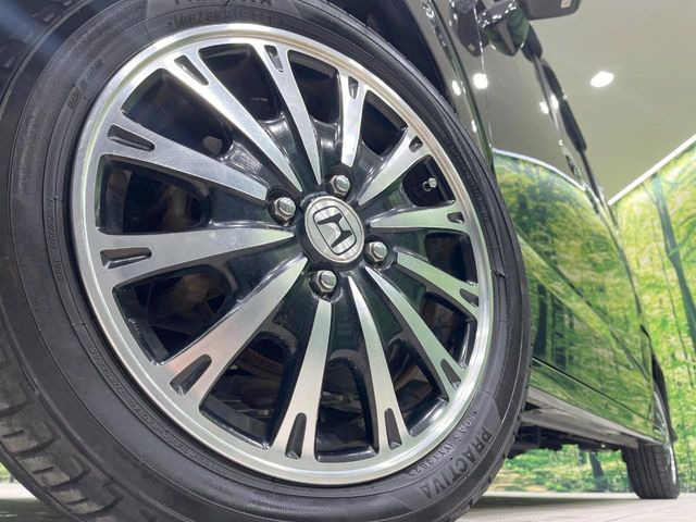 【純正15インチアルミホイール】外観にマッチした純正アルミホイールを装着しております。各種社外アルミホイールや、スタッドレスタイヤも取扱いしております。是非ご相談ください♪