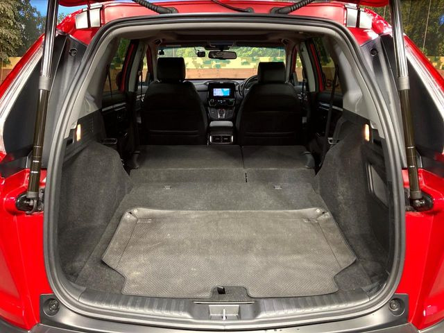 【パワーバックドア】スマートキーや運転席のボタンを押すだけでリアゲートが自動で開閉します!荷物を持っている時や、高い位置にあるバックドアを閉める際に便利な機能です♪