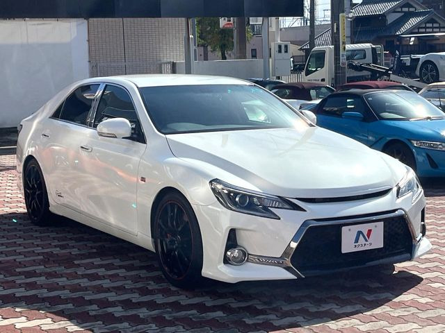 高透明度のガラス皮膜で撥水はもちろん、上質なツヤ・光沢を実現。紫外線や酸性雨から大切な愛車を保護し、色あせ・劣化を防止。「弾スプラッシュコート」、「弾プリミッサコート」からお選びいただけます。