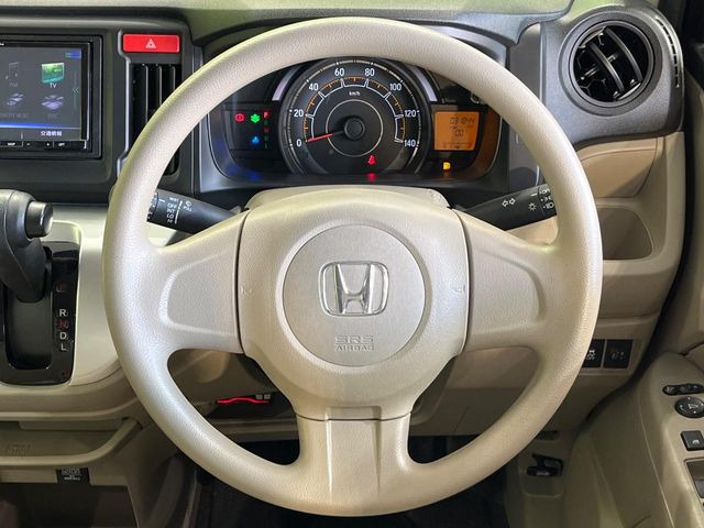 ステアリングも使用感が少なく、きれいな状態となっております♪