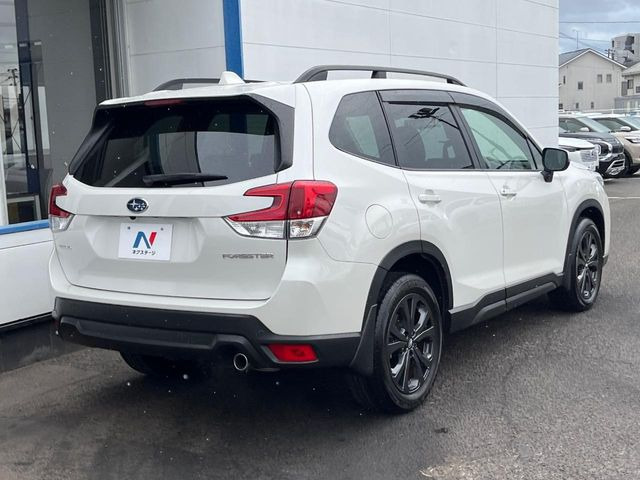 ☆全国のネクステージからお取り寄せが可能※!遠方の店舗に展示してあるクルマが気になる場合も、最寄りの店舗でご覧いただくことが可能です!是非私たちに要望をお聞かせください!※別途費用