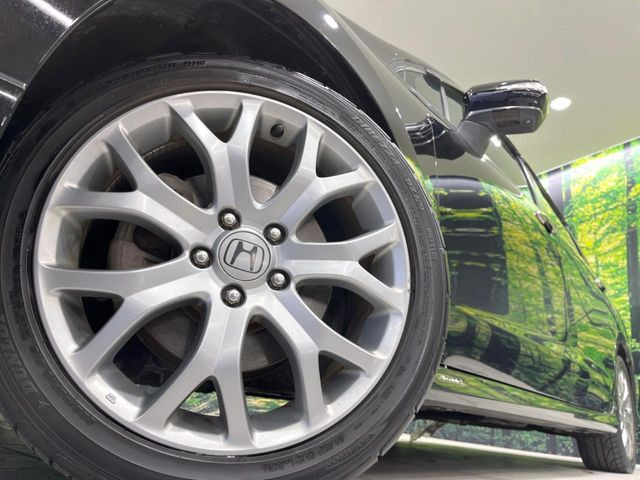 �y����18�C���`�A���~�z�C�[���z�O�ςɃ}�b�`���������A���~�z�C�[���𑕒����Ă���܂��B�e��ЊO�A���~�z�C�[����A�X�^�b�h���X�^�C�����戵�����Ă���܂��B���񂲑��k����������