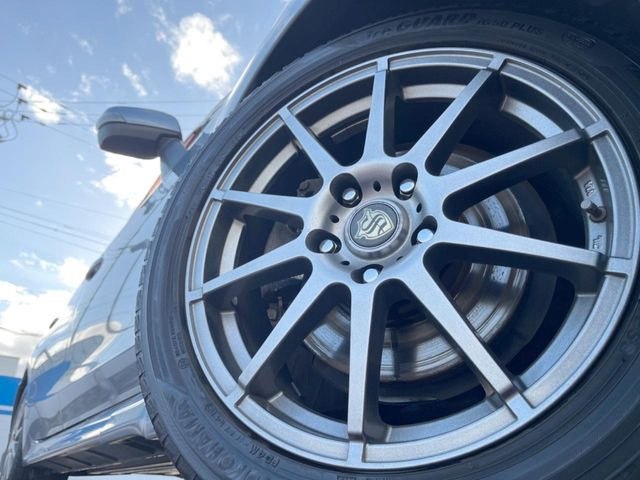 �y17�C���`�A���~�z�C�[���z�O�ςɃ}�b�`�����A���~�z�C�[���𑕒����Ă���܂��B�e��A���~�z�C�[����A�X�^�b�h���X�^�C�����戵�����Ă���܂��B���񂲑��k����������