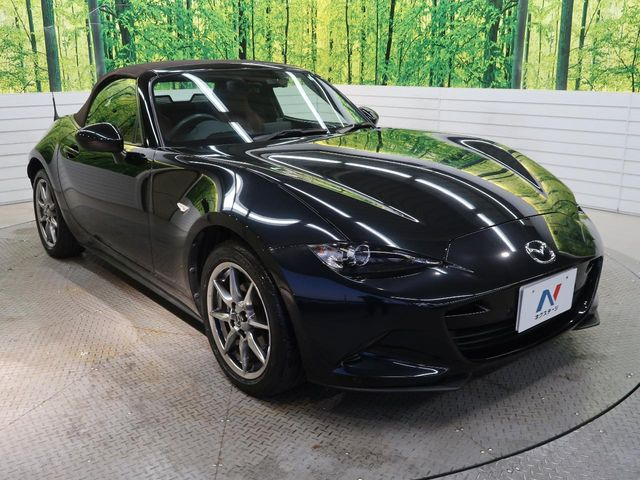 高透明度のガラス皮膜で撥水はもちろん、上質なツヤ・光沢を実現。紫外線や酸性雨から大切な愛車を保護し、色あせ・劣化を防止。「弾スプラッシュコート」、「弾プリミッサコート」からお選びいただけます。