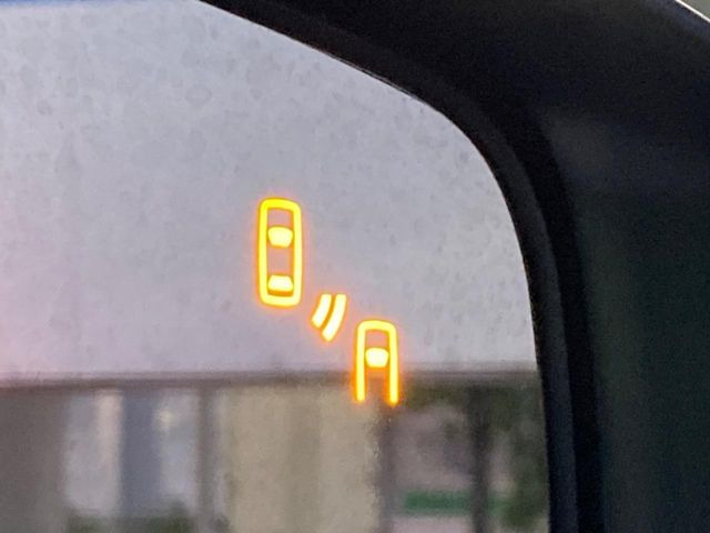 �y�����r�[�N���f�B�e�B�N�V�����z���s���A�h�A�~���[�̎��p�ɂȂ�₷���ӏ��Ɍ㑱�Ԃ��ڋ߂���ƃT�C�h�~���[�t�߂Ɍx����\���A�h���C�o�[�ɒ��ӊ��N�ƁA����̍ۂ̓n���h��������A�V�X�g�����܂��B