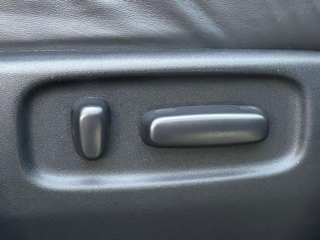 【パワーシート】スイッチ一つで簡単にシートの微調整が可能!電動だから力もいりません!快適なシートポジションにセットして、快適なドライブをお楽しみください。