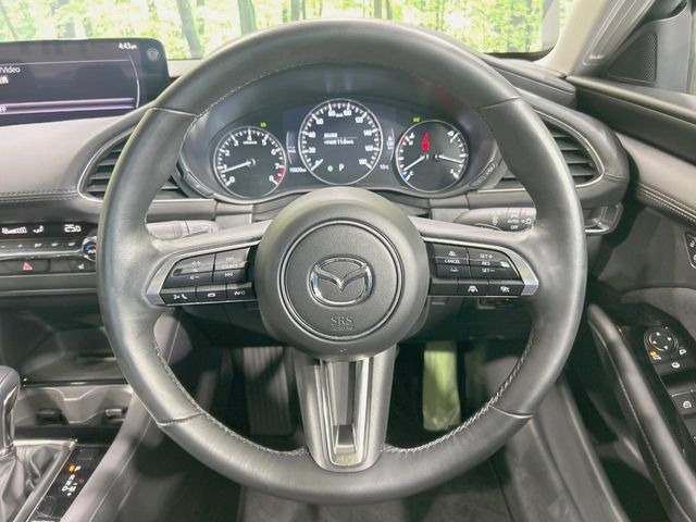 �y�����v�����X�e�A�����O�z�㎿�Ȋv���g�p���邱�ƂŁA��ɂ����������݂ƂĂ��^�]���₷���n���h���ł���