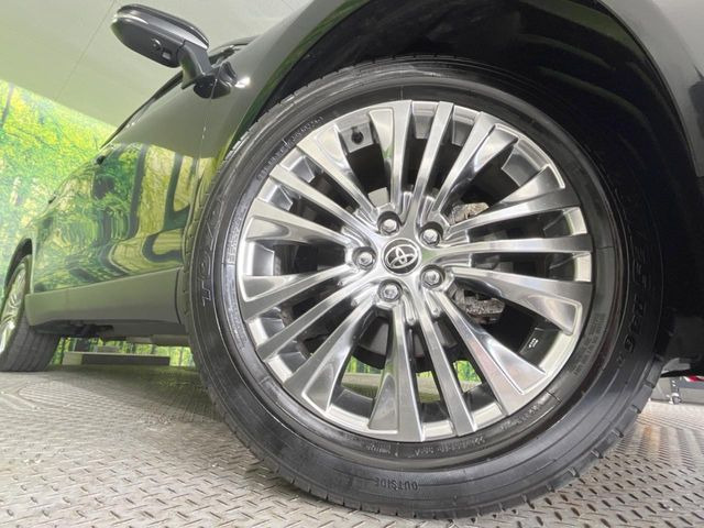 【純正19インチアルミホイール】外観にマッチした純正アルミホイールを装着しております。各種社外アルミホイールや、スタッドレスタイヤも取扱いしております。是非ご相談ください♪