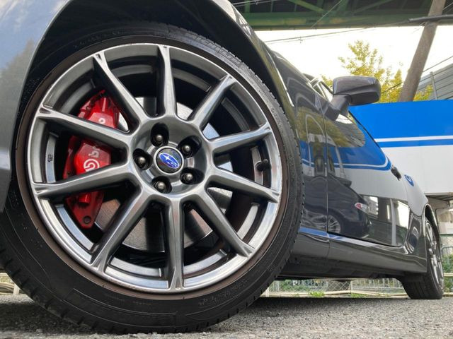 【純正17インチアルミホイール】外観にマッチした純正アルミホイールを装着しております。各種社外アルミホイールや、スタッドレスタイヤも取扱いしております。是非ご相談ください♪