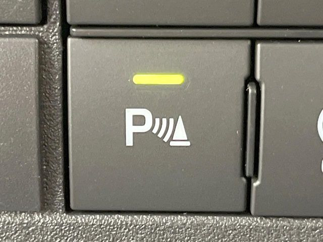 【クリアランスソナー】バンパーに付いたセンサーが障害物を検知!一定の距離に近づくとアラートで教えてくれます♪狭い駐車スペースや車庫入れ時も安心ですね☆