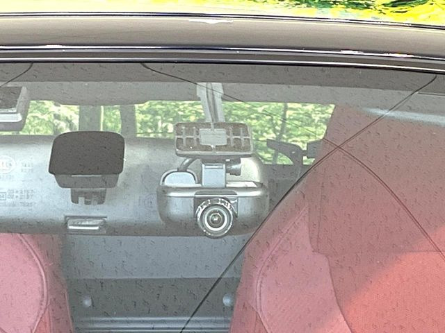 【ドライブレコーダー】安心・安全なカーライフに必須のドライブレコーダーを装備!走行中はもちろん、あおり運転や事故に遭遇した際の状況も映像で記録し、万一のリスクに備えます。