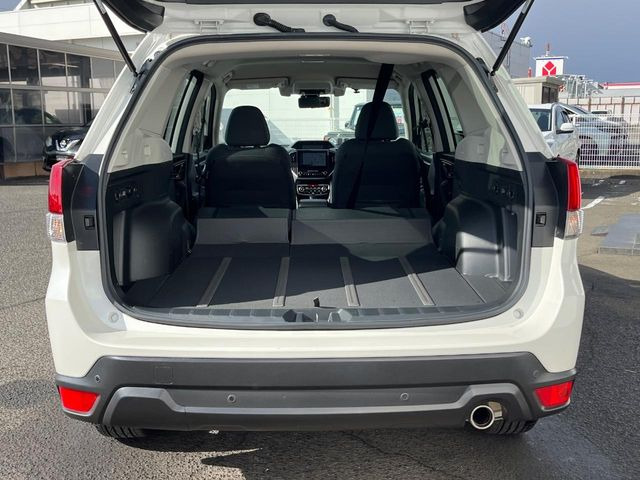 後席を格納すると、これだけの広さが!シーンに合わせたシートアレンジで、大きな荷物も積むことが出来ます♪