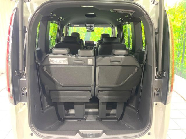 普段のお買い物や通勤、送迎等に十分な荷室スペースを確保しております。セカンドシートを倒すと、大きな荷物の積載も可能です♪