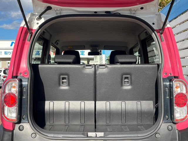 ���i�̂���������ʋ΁A���}���ɏ\���ȉ׎��X�y�[�X���m�ۂ��Ă���܂��B�Z�J���h�V�[�g��|���ƁA�傫�ȉו��̐ύڂ��\�ł���