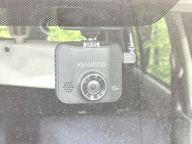 【ドライブレコーダー】安心・安全なカーライフに必須のドライブレコーダーを装備!走行中はもちろん、あおり運転や事故に遭遇した際の状況も映像で記録し、万一のリスクに備えます。